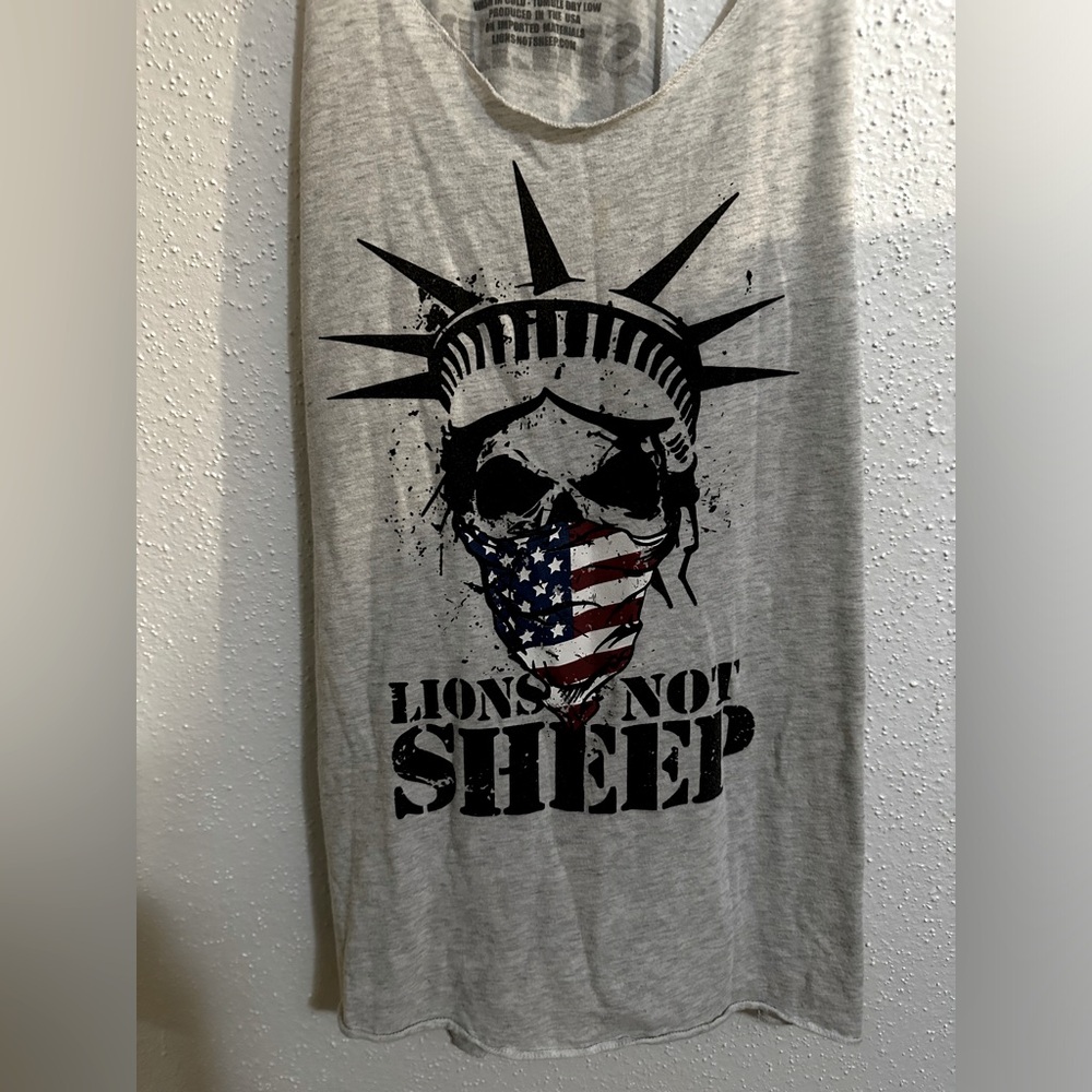 Women’s tank LIONS 🦁 NOT SHEEP 🐑 MED